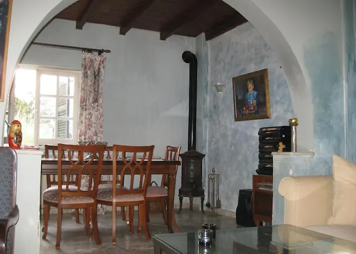 Old In Town Tatil Evi Alepou