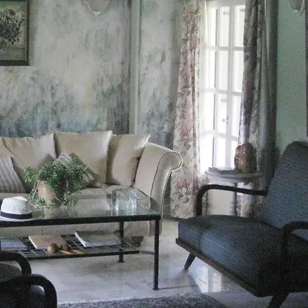 Old In Town Holiday home Alepou